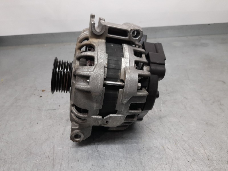 Recambio de alternador para jeep renegade sport fwd referencia OEM IAM 51943773 BOSCH F000BL07BH