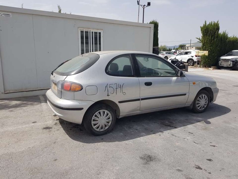 daewoo lanos del año 2000