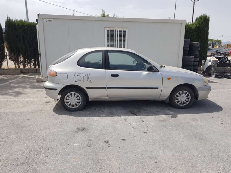 daewoo lanos del año 2000