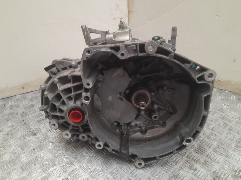 Recambio de caja cambios para jeep cherokee limited 4x2 referencia OEM IAM GW354943  6 VELOCIDADES