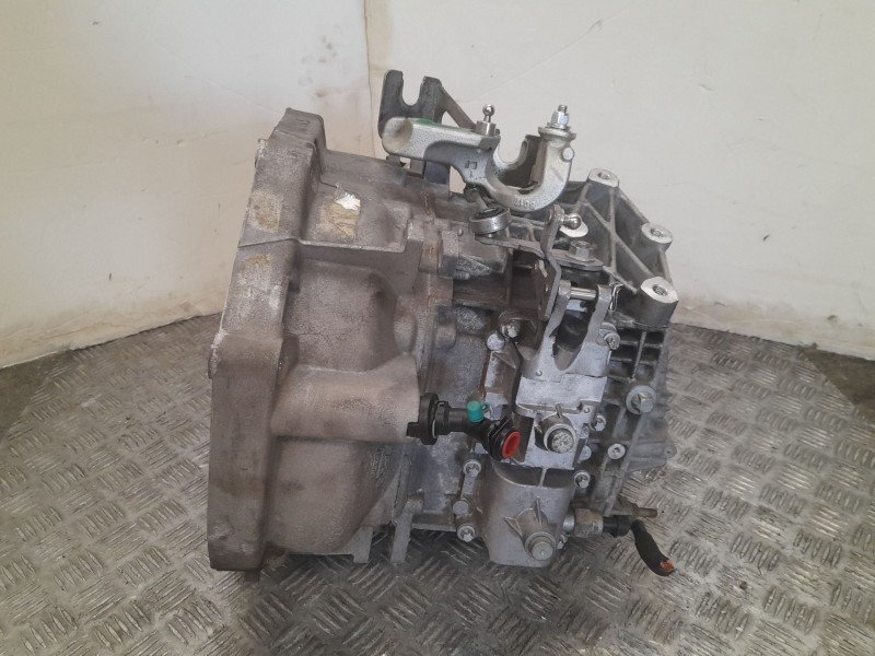 Recambio de caja cambios para jeep cherokee limited 4x2 referencia OEM IAM GW354943  6 VELOCIDADES