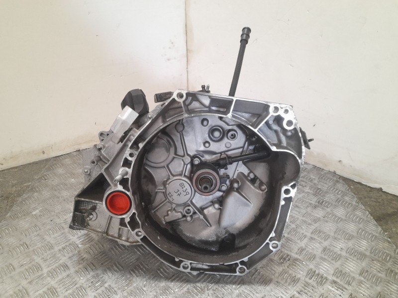Recambio de caja cambios para dacia sandero essential referencia OEM IAM JT4016 A006999 TOCADA