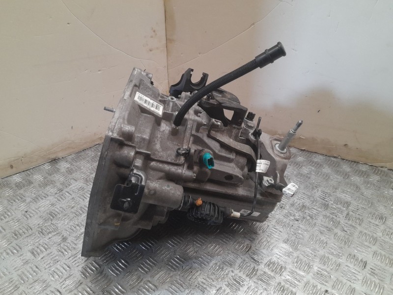 Recambio de caja cambios para dacia sandero essential referencia OEM IAM JT4016 A006999 TOCADA