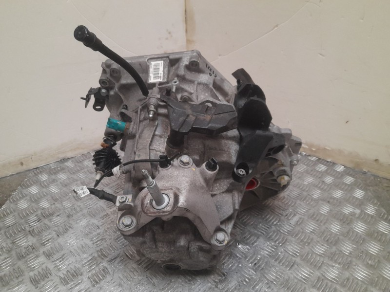 Recambio de caja cambios para dacia sandero essential referencia OEM IAM JT4016 A006999 TOCADA