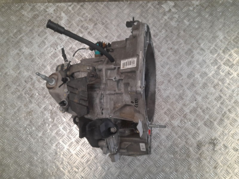 Recambio de caja cambios para dacia sandero essential referencia OEM IAM JT4016 A006999 TOCADA