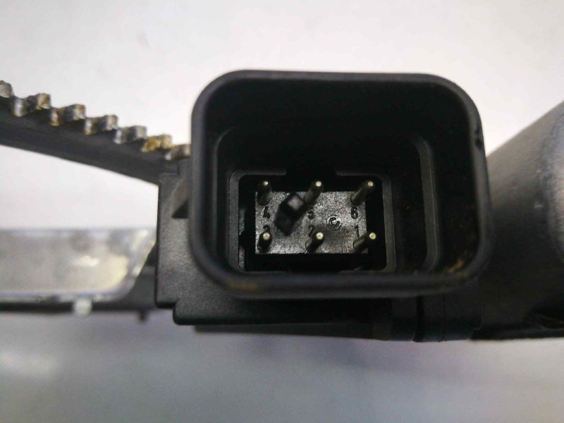 Recambio de elevalunas delantero derecho para opel corsa c 1.7 16v di cat (y 17 dtl / lk8) referencia OEM IAM 24466594 6 PINS EL