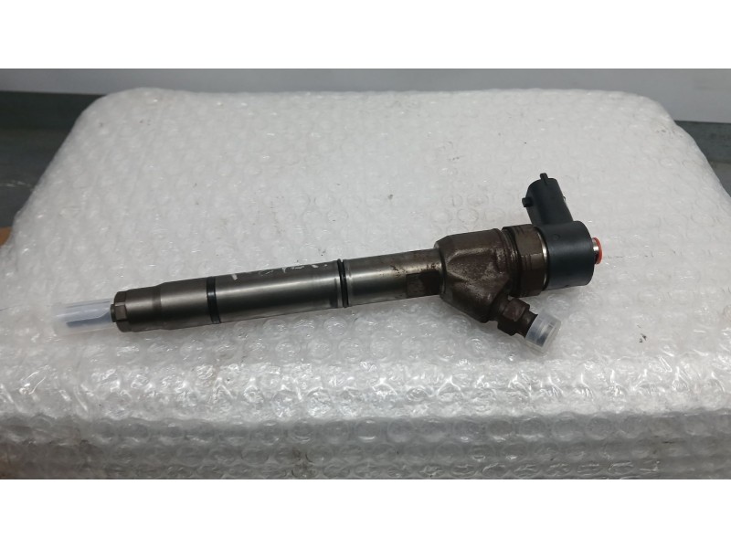 Recambio de inyector para kia cee´d (jd) 1.6 crdi 110 referencia OEM IAM   