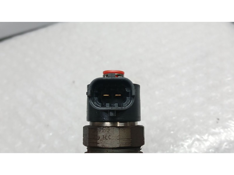 Recambio de inyector para kia cee´d (jd) 1.6 crdi 110 referencia OEM IAM   