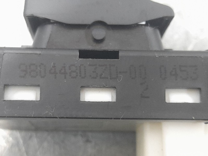 Recambio de mando elevalunas trasero derecho para peugeot 3008 ii suv (mc_, mr_, mj_, m4_) 1.5 bluehdi 130 referencia OEM IAM 98