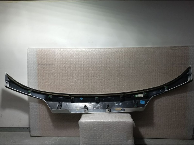 Recambio de rejilla delantera para honda hr-v (..) elegance referencia OEM IAM 26314621008AA  PATA TOCADA