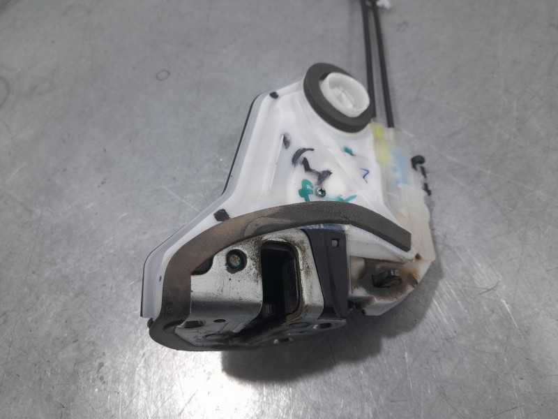Recambio de cerradura puerta trasera izquierda para peugeot 108 1.0 vti 72 referencia OEM IAM B001174180  