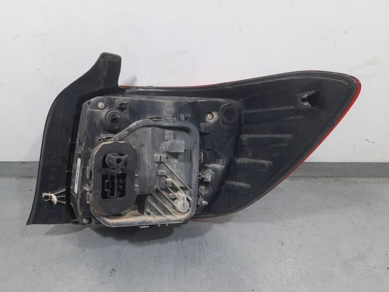 Recambio de piloto trasero izquierdo para dacia logan ii tce 90 lpg referencia OEM IAM 26555768R  