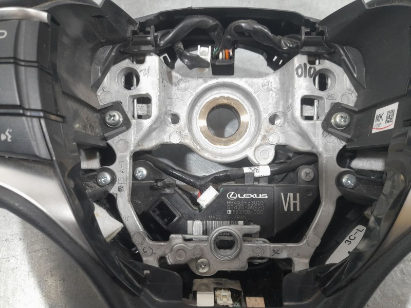 Recambio de volante para lexus es 300h referencia OEM IAM 864A133010  