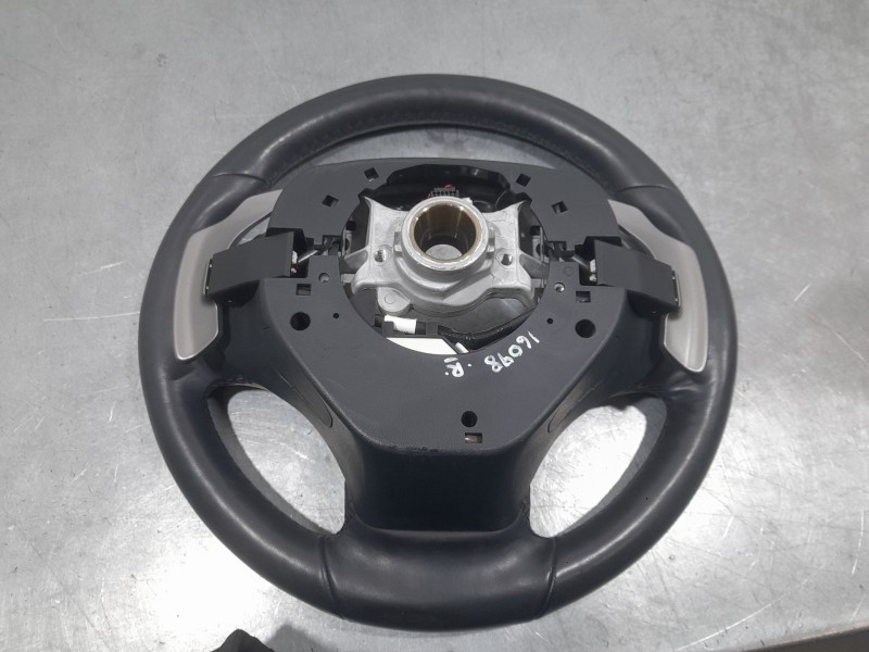 Recambio de volante para lexus es 300h referencia OEM IAM 864A133010  