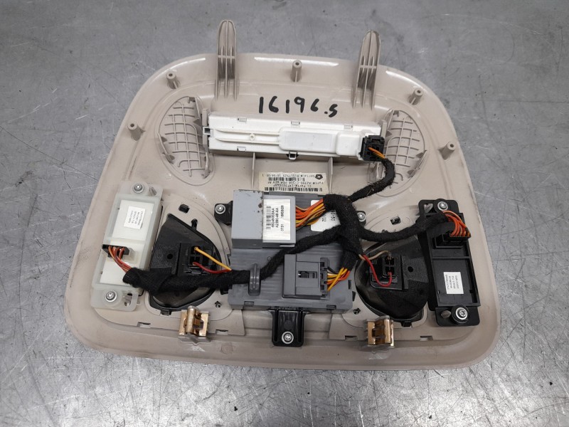 Recambio de luz interior para jeep cherokee limited 4x2 referencia OEM IAM 1XF321DAAF  