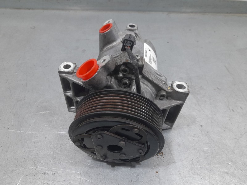 Recambio de compresor aire acondicionado para dacia sandero essential referencia OEM IAM 926008469R  