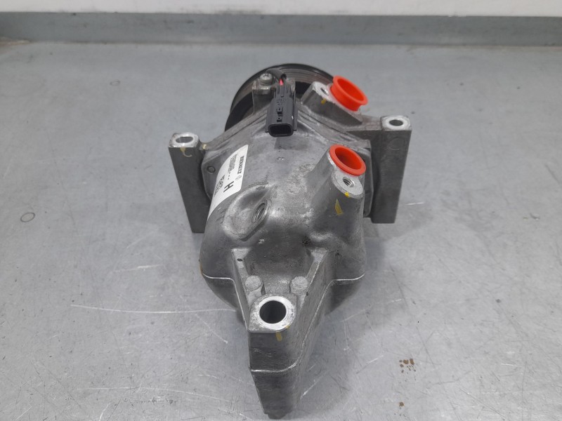 Recambio de compresor aire acondicionado para dacia sandero essential referencia OEM IAM 926008469R  