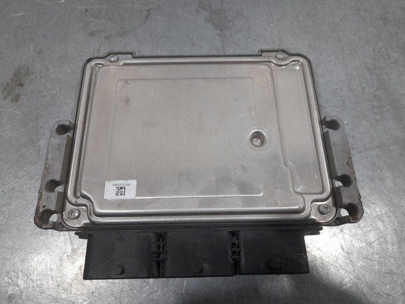 Recambio de centralita motor uce para citroën c3 picasso seduction referencia OEM IAM 9677013180 0281017333 BOSCH