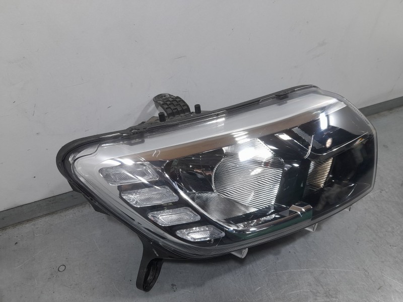 Recambio de faro derecho para dacia logan ii tce 90 lpg referencia OEM IAM 260100697R TOCADO 