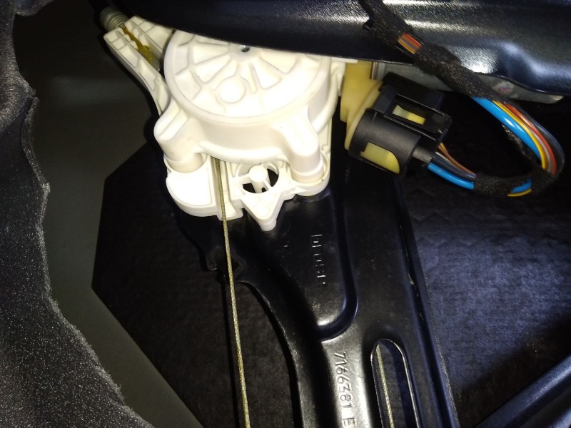 Recambio de elevalunas trasero izquierdo para bmw x5 (e70) 3.0 d referencia OEM IAM 51357166381  ELECTRICO