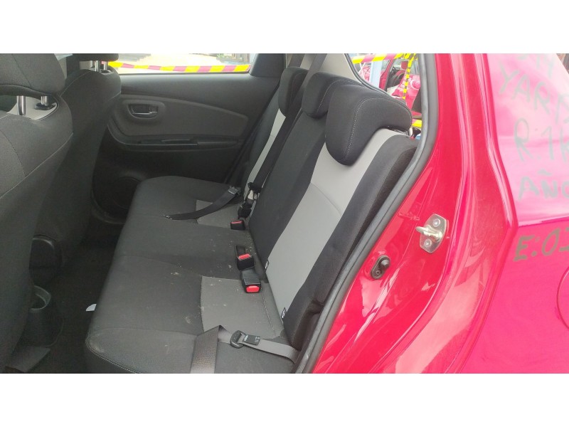 Recambio de asientos traseros para toyota yaris (_p13_) 1.0 (ksp130) referencia OEM IAM   