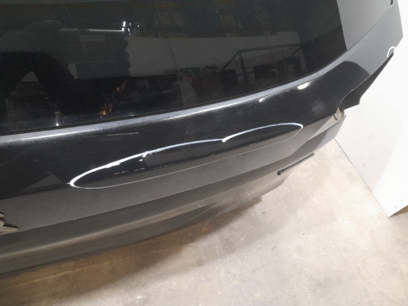 Recambio de porton trasero para peugeot 3008 gt-line referencia OEM IAM 1617409480  RAYADO