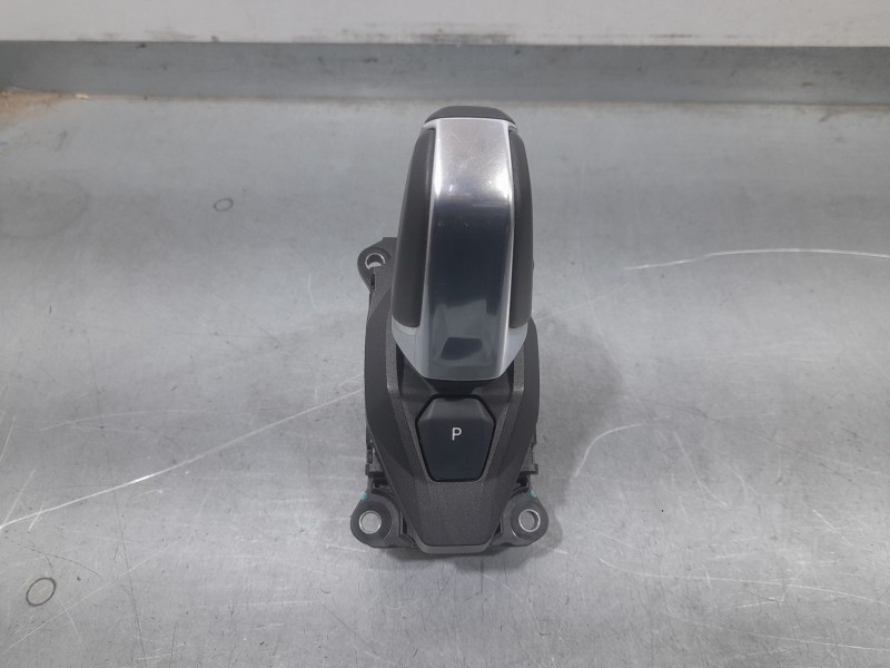 Recambio de palanca cambio para lynk & co 01 phev referencia OEM IAM 8890977823  