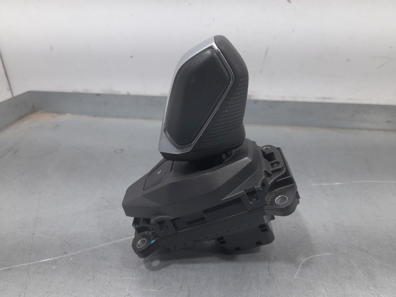 Recambio de palanca cambio para lynk & co 01 phev referencia OEM IAM 8890977823  