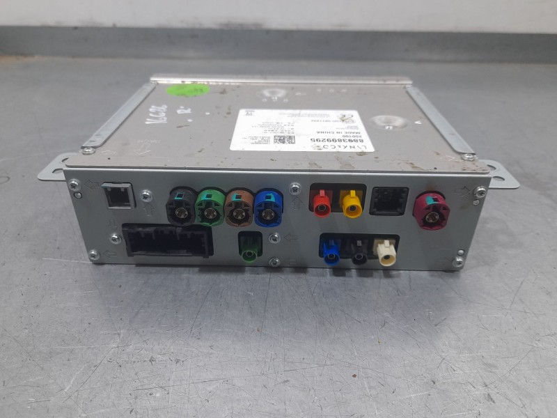 Recambio de sistema audio / radio para lynk & co 01 phev referencia OEM IAM 8893899295  