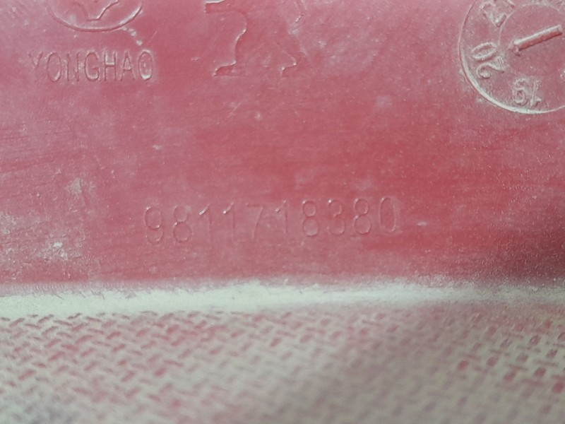 Recambio de piloto trasero derecho paragolpes para peugeot 3008 allure pack referencia OEM IAM 9811718380  