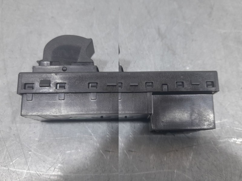 Recambio de mando elevalunas trasero derecho para fiat tipo hatchback (356_, 357_) 1.4 (356hxa1b) referencia OEM IAM 7357179520 