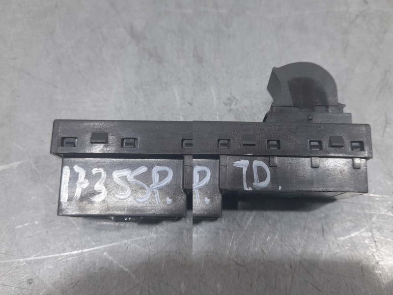 Recambio de mando elevalunas trasero derecho para fiat tipo hatchback (356_, 357_) 1.4 (356hxa1b) referencia OEM IAM 7357179520 