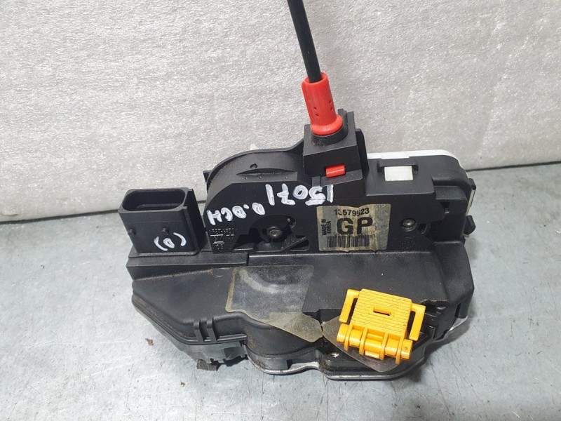 Recambio de cerradura puerta delantera derecha para opel zafira tourer expression referencia OEM IAM 13579523  5 PINES