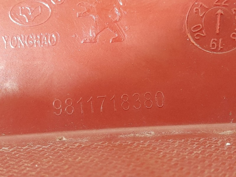 Recambio de piloto trasero derecho paragolpes para peugeot 2008 (p1) allure referencia OEM IAM 9811718380  