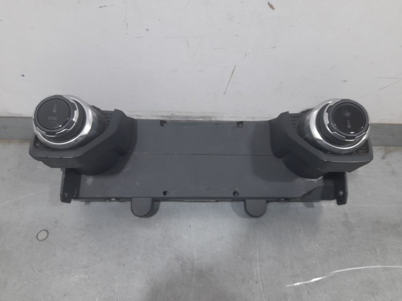 Recambio de mando climatizador para lynk & co 01 phev referencia OEM IAM 8893304828  
