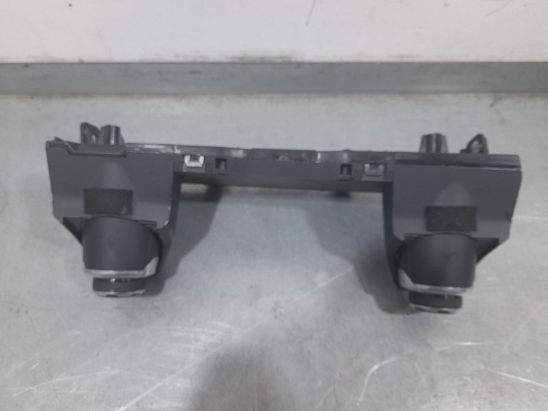 Recambio de mando climatizador para lynk & co 01 phev referencia OEM IAM 8893304828  
