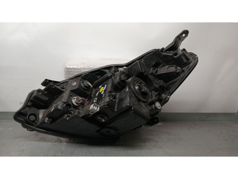 Recambio de faro derecho para toyota yaris (_p13_) 1.5 (nsp131_) referencia OEM IAM 811300DA30 XENON 0D1970D198