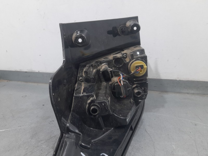 Recambio de piloto trasero derecho exterior para opel crossland x / crossland (p17, p2qo) 1.2 (75) referencia OEM IAM 39137520  