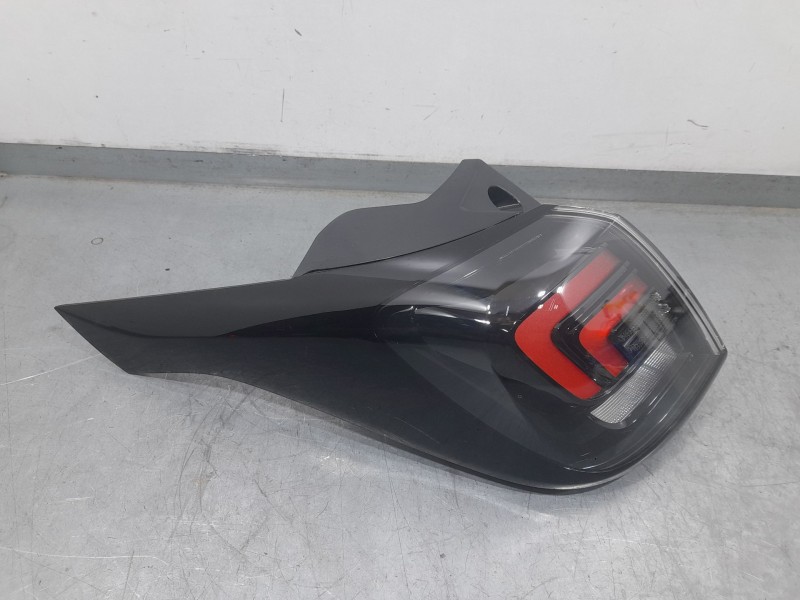 Recambio de piloto trasero izquierdo exterior para opel crossland x / crossland (p17, p2qo) 1.2 (75) referencia OEM IAM 39137519