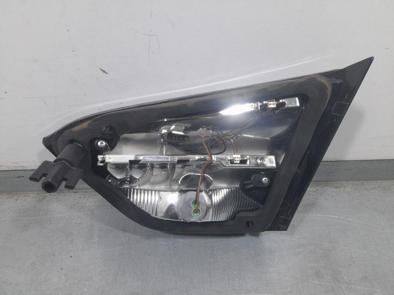 Recambio de piloto trasero izquierdo interior para opel crossland x / crossland (p17, p2qo) 1.2 (75) referencia OEM IAM 39235959