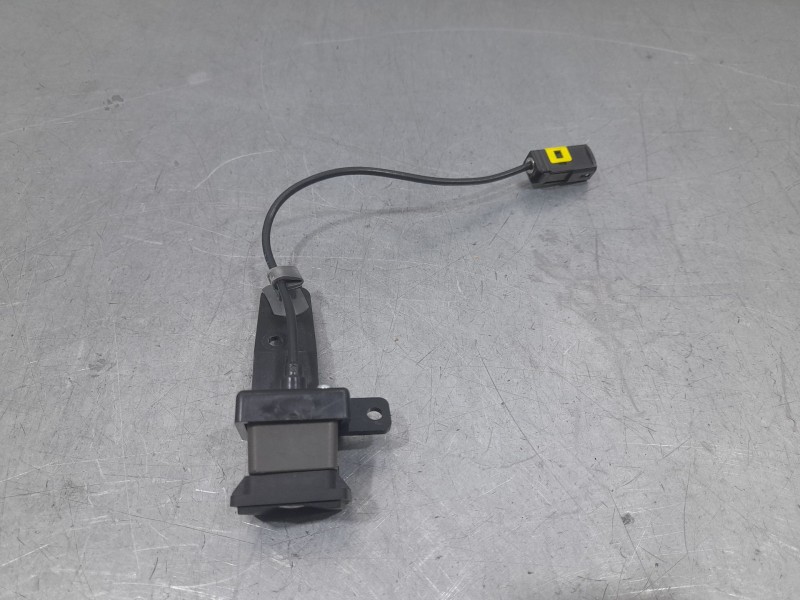 Recambio de camara para lynk & co 01 phev referencia OEM IAM 8892275270 DELANTERA 2 