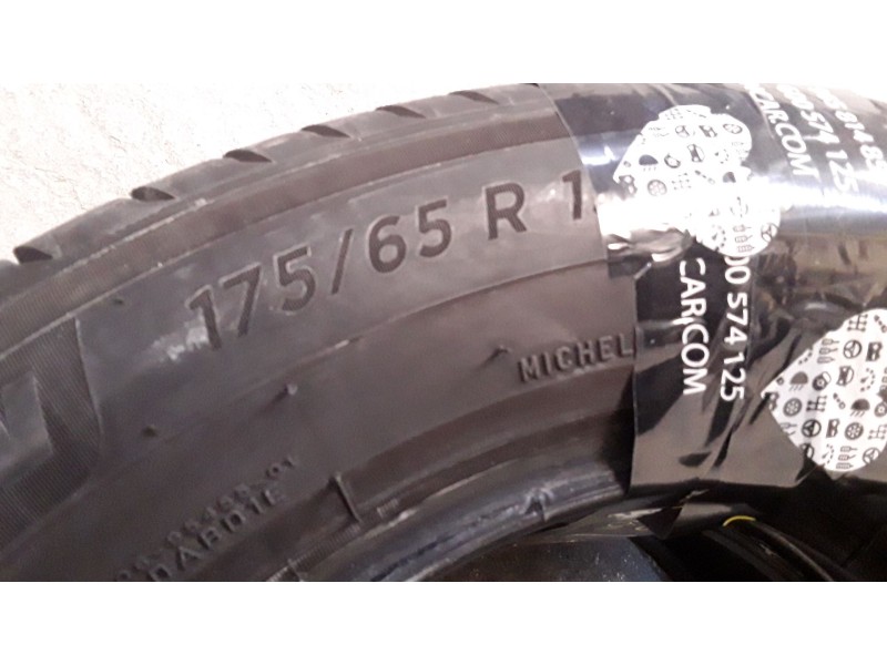 Recambio de neumatico pareja para neumaticos reutilizados - referencia OEM IAM 175651584H MICHELIN 175/65/15/84H