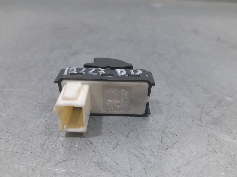 Recambio de mando elevalunas delantero derecho para peugeot 3008 gt-line referencia OEM IAM 98044803ZD  