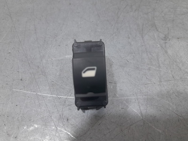 Recambio de mando elevalunas trasero derecho para peugeot 3008 gt-line referencia OEM IAM 98044803ZD  