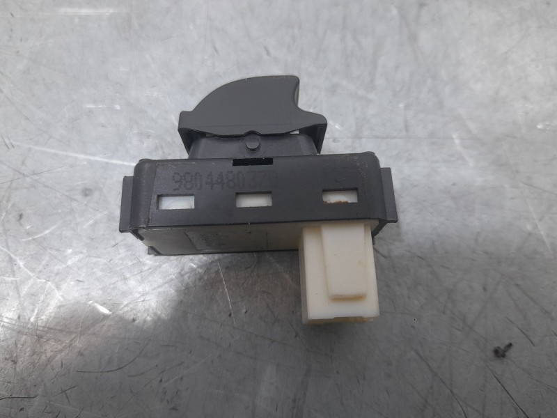 Recambio de mando elevalunas trasero derecho para peugeot 3008 gt-line referencia OEM IAM 98044803ZD  