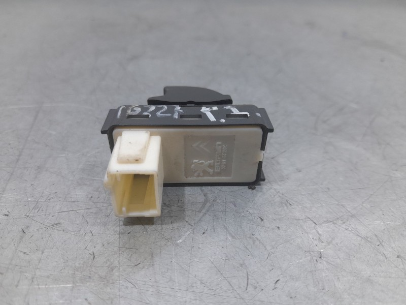 Recambio de mando elevalunas trasero izquierdo para peugeot 3008 gt-line referencia OEM IAM 98044803ZD  