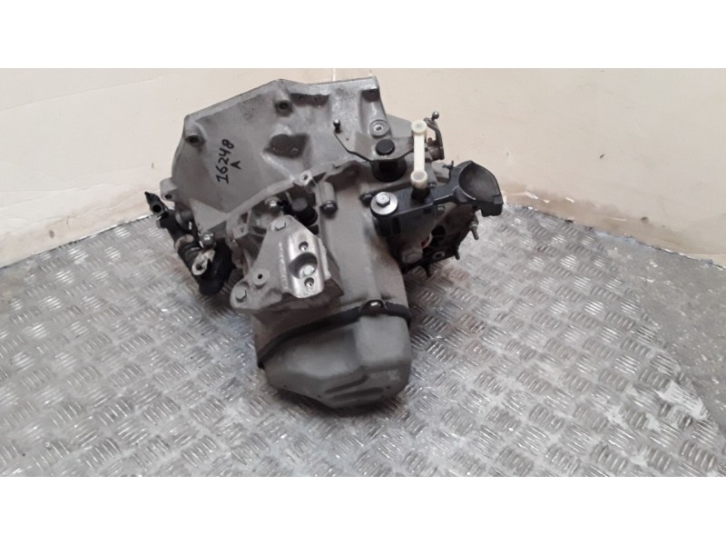 Recambio de caja cambios para peugeot 208 style referencia OEM IAM 20CR15  