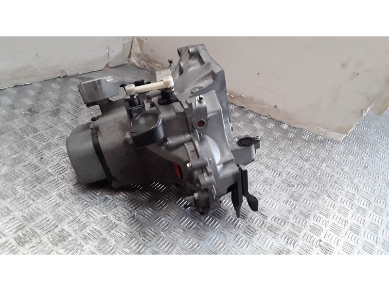 Recambio de caja cambios para peugeot 208 style referencia OEM IAM 20CR15  