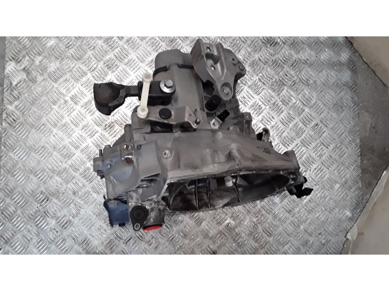 Recambio de caja cambios para peugeot 208 style referencia OEM IAM 20CR15  