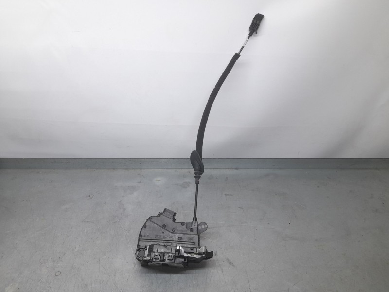 Recambio de cerradura puerta trasera derecha para mitsubishi colt 100t motion referencia OEM IAM 825007311R  